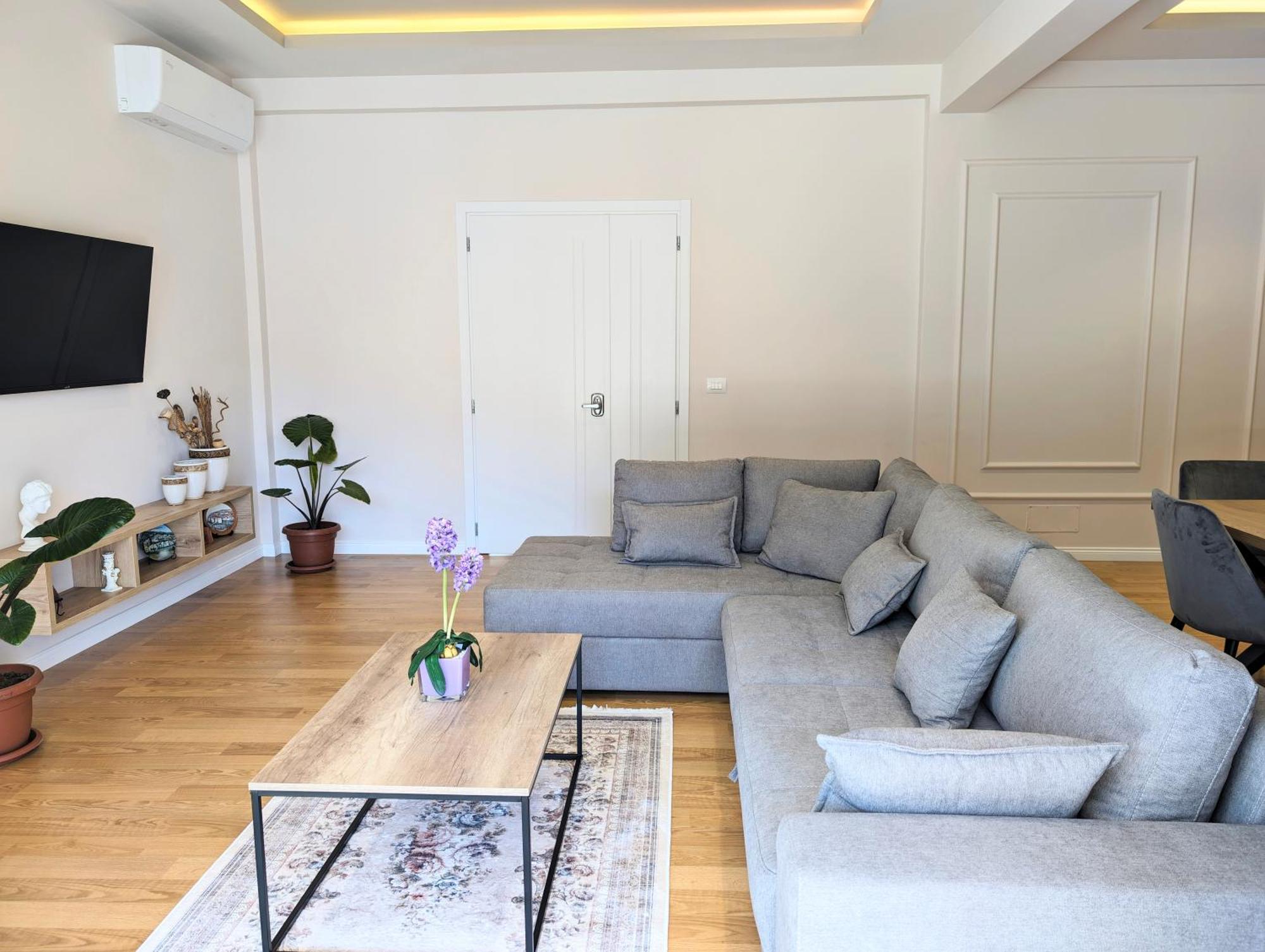 בראט Villa With Garden And Veranda מראה חיצוני תמונה