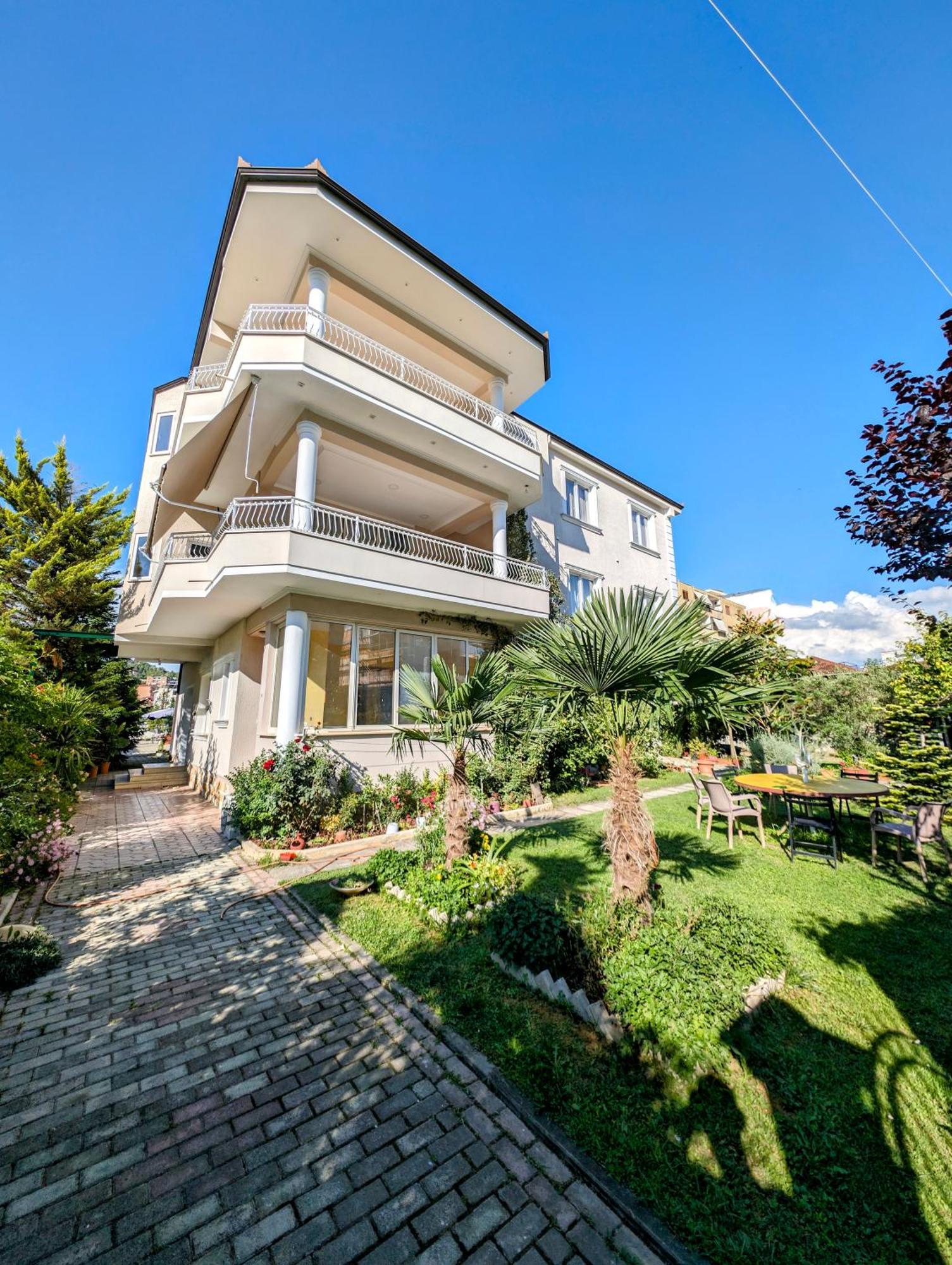 בראט Villa With Garden And Veranda מראה חיצוני תמונה
