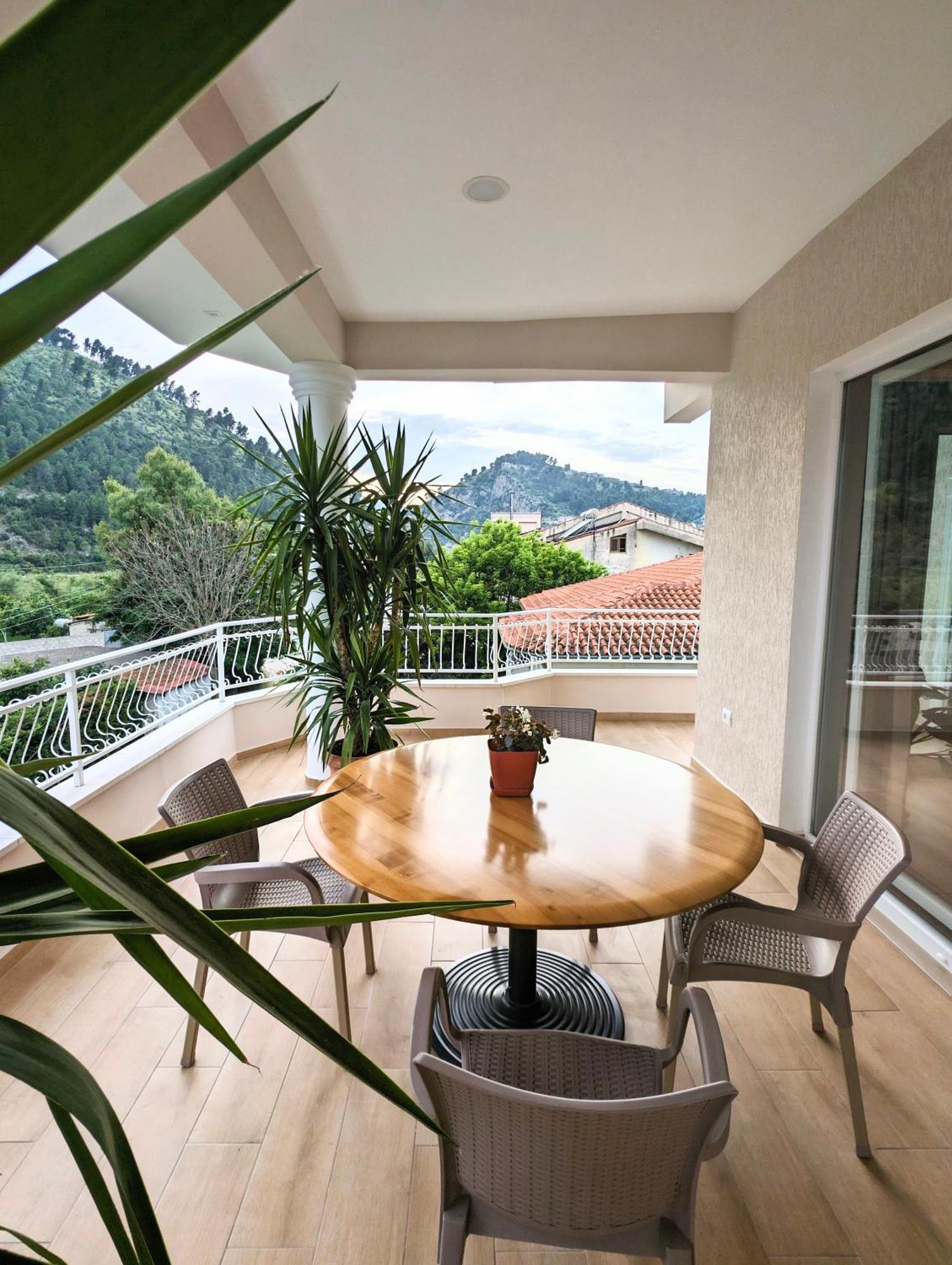 בראט Villa With Garden And Veranda מראה חיצוני תמונה