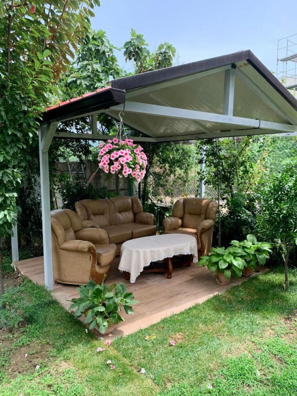 בראט Villa With Garden And Veranda מראה חיצוני תמונה