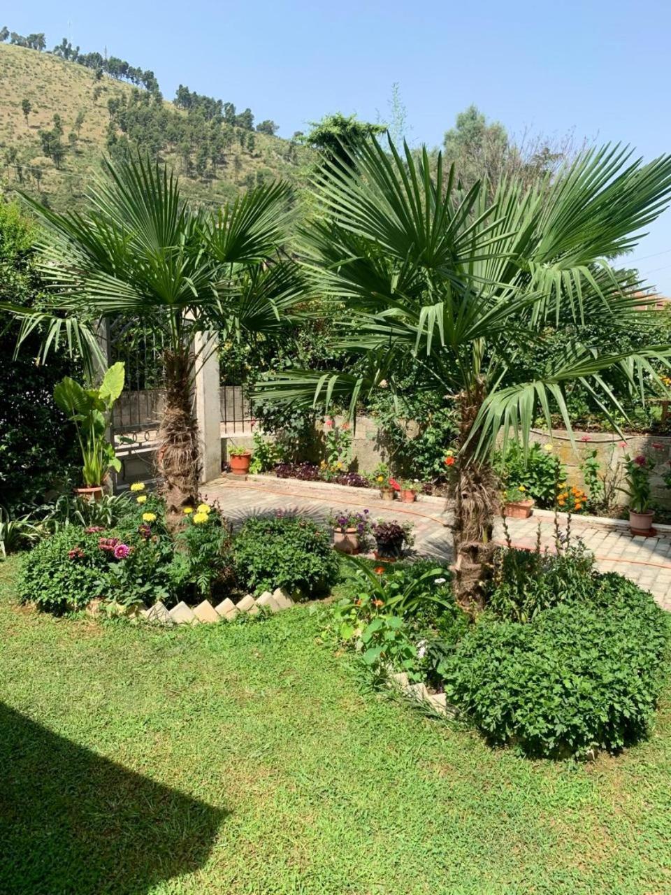 בראט Villa With Garden And Veranda מראה חיצוני תמונה